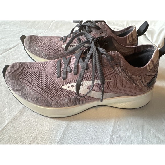 Brooks Levitate 4.0 Womens 7.5 Running Shoes Sneakers Mauve Knit Athletic‎ Flaw - Picture 2 of 10